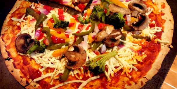 Vegan veggie pizza